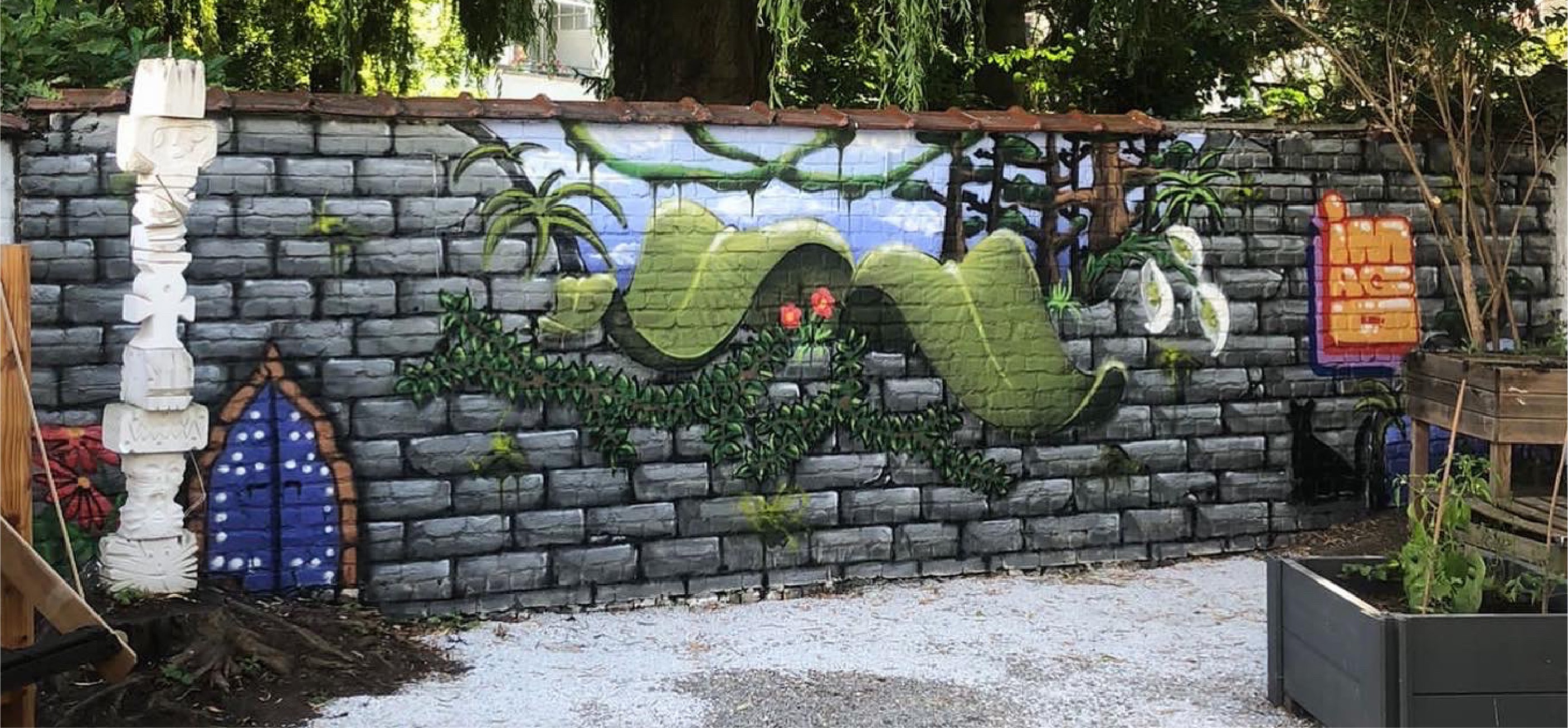 Mur peint th&egrave;me jungle dans une &eacute;cole