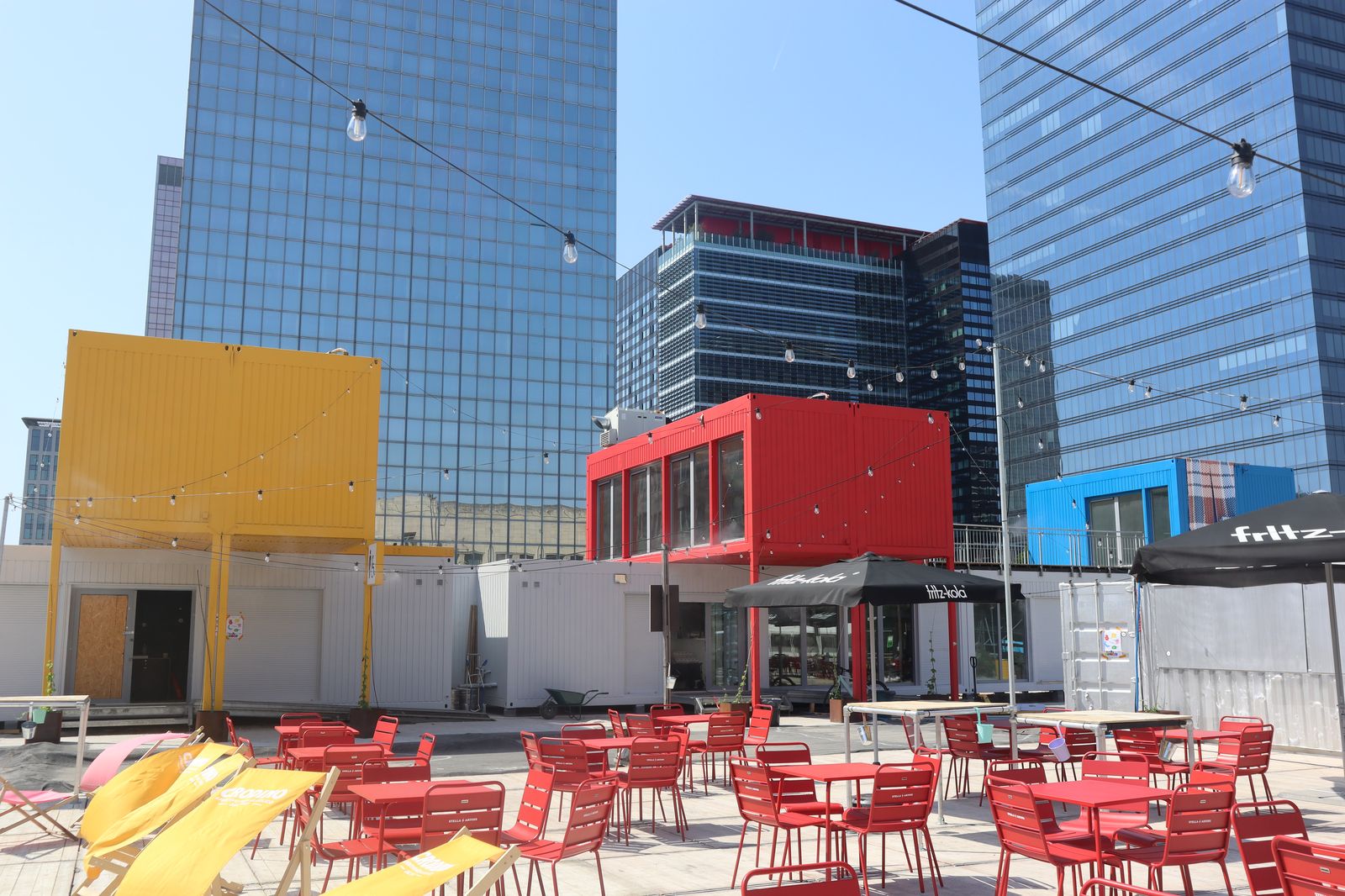 Containers open air