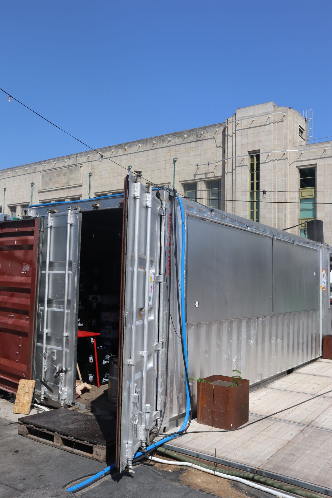 Containers open air